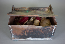 La cápsula del tiempo de 1916 que una topadora desenterró y un soplete casi destruyó