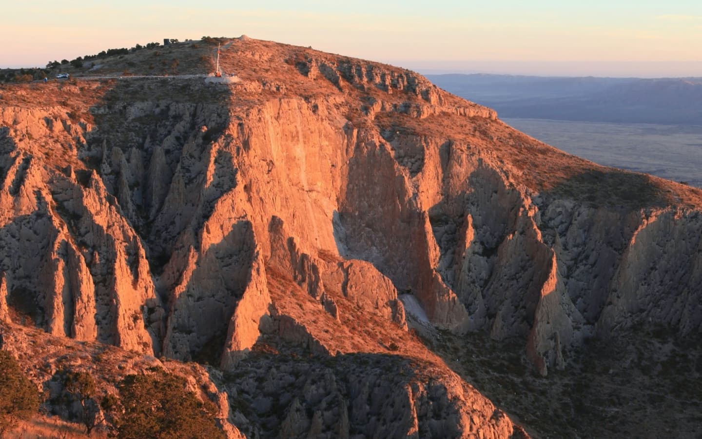 El reloj de 10.000 años dentro de una montaña corrige su hora con el Sol