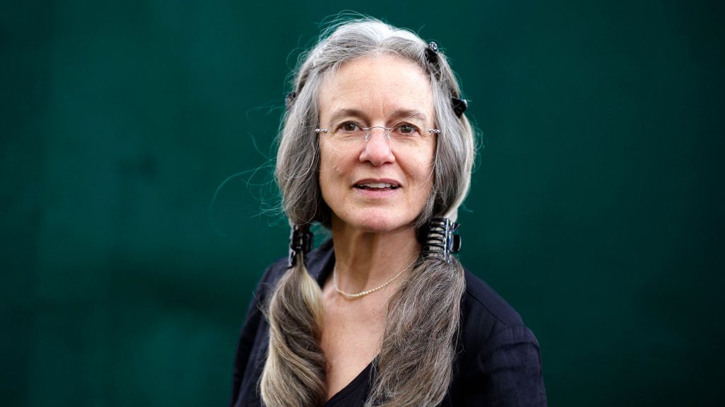 Explorando la Materia de Este Mundo a Través de la Poesía de Sharon Olds