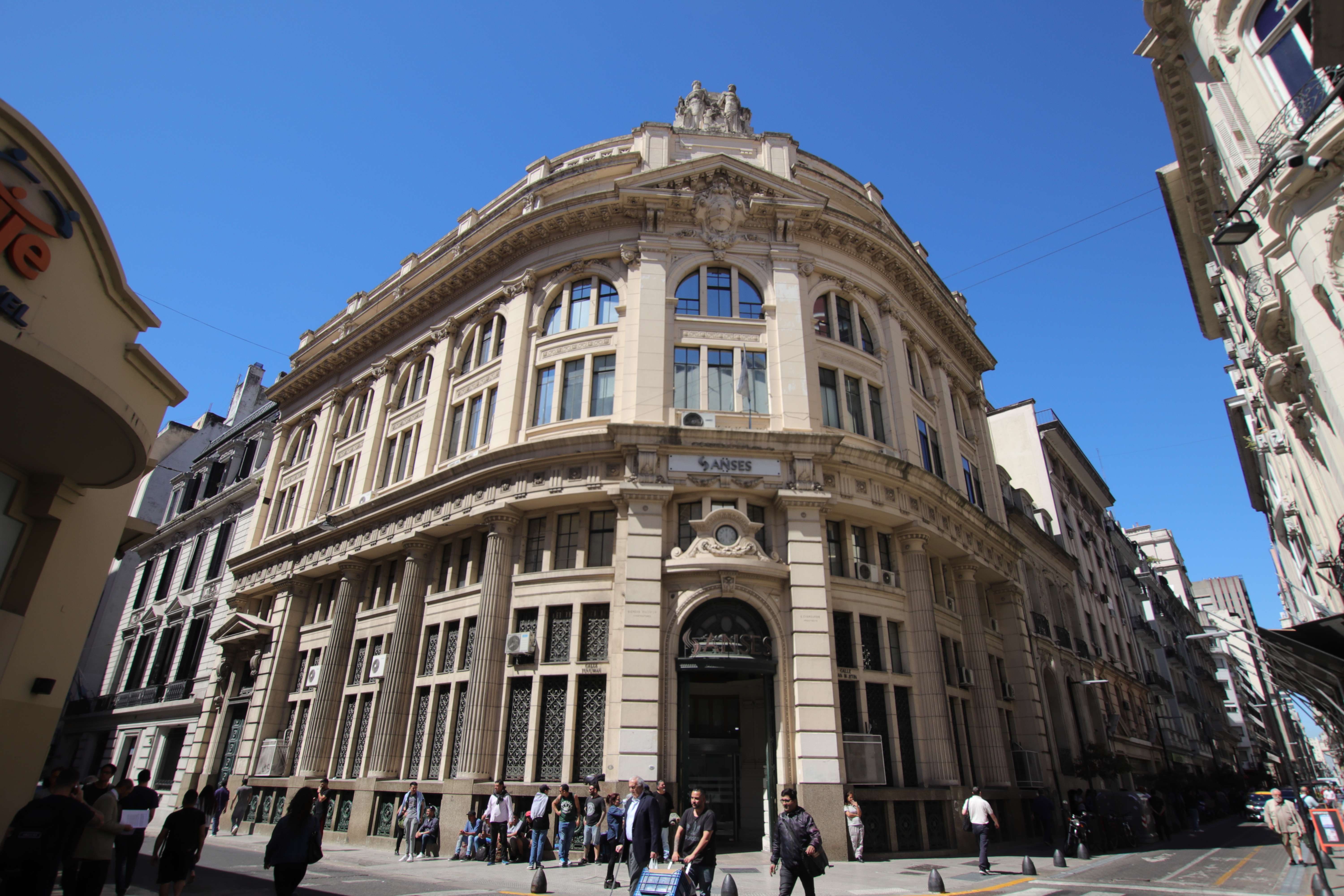 Volver al Trabajo: un fallo frena el cambio de asistencia para más de 900.000 personas