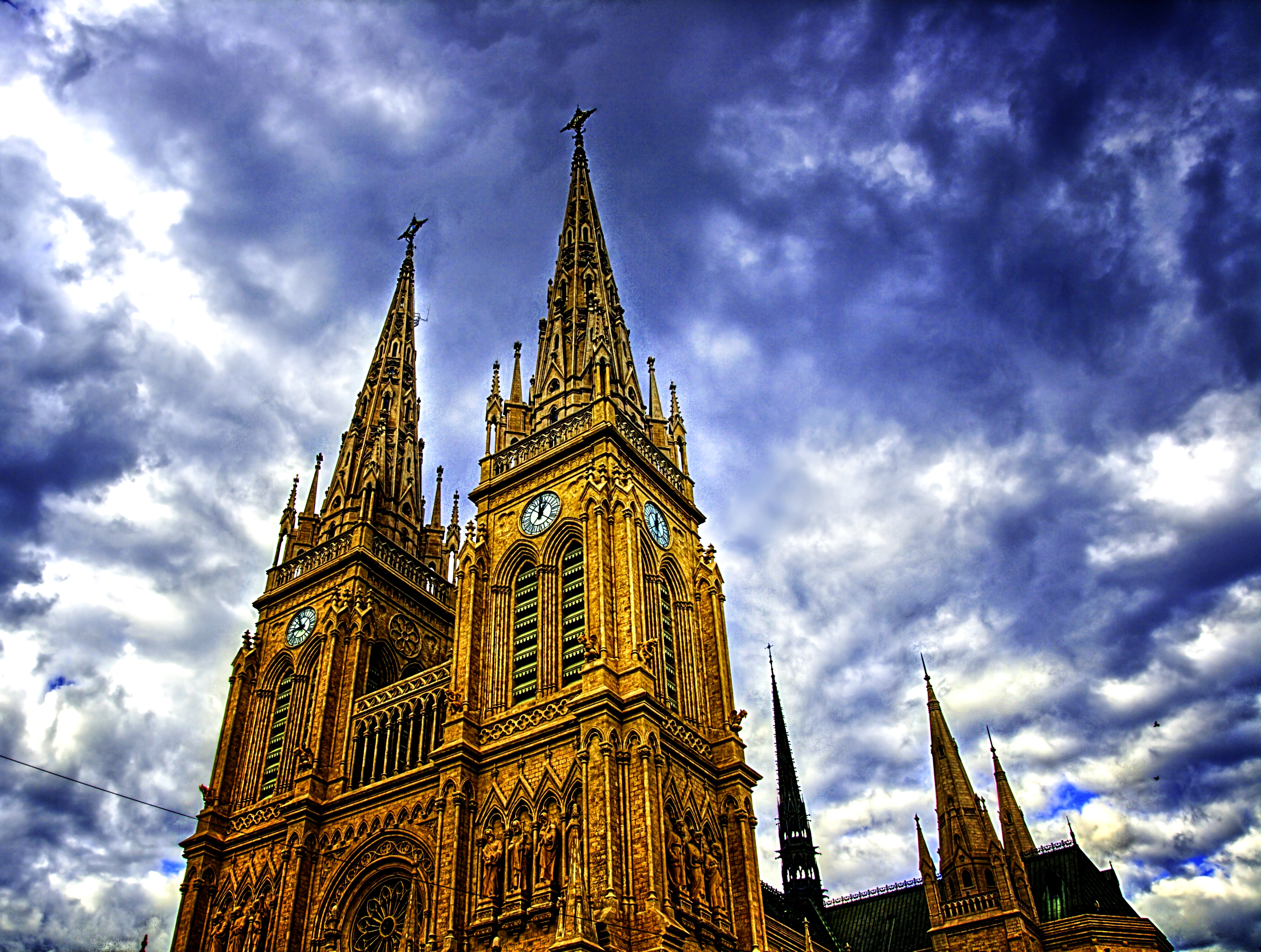 Francisco a un año de su muerte: la memoria argentina volvió a discutir paz, pobreza y poder