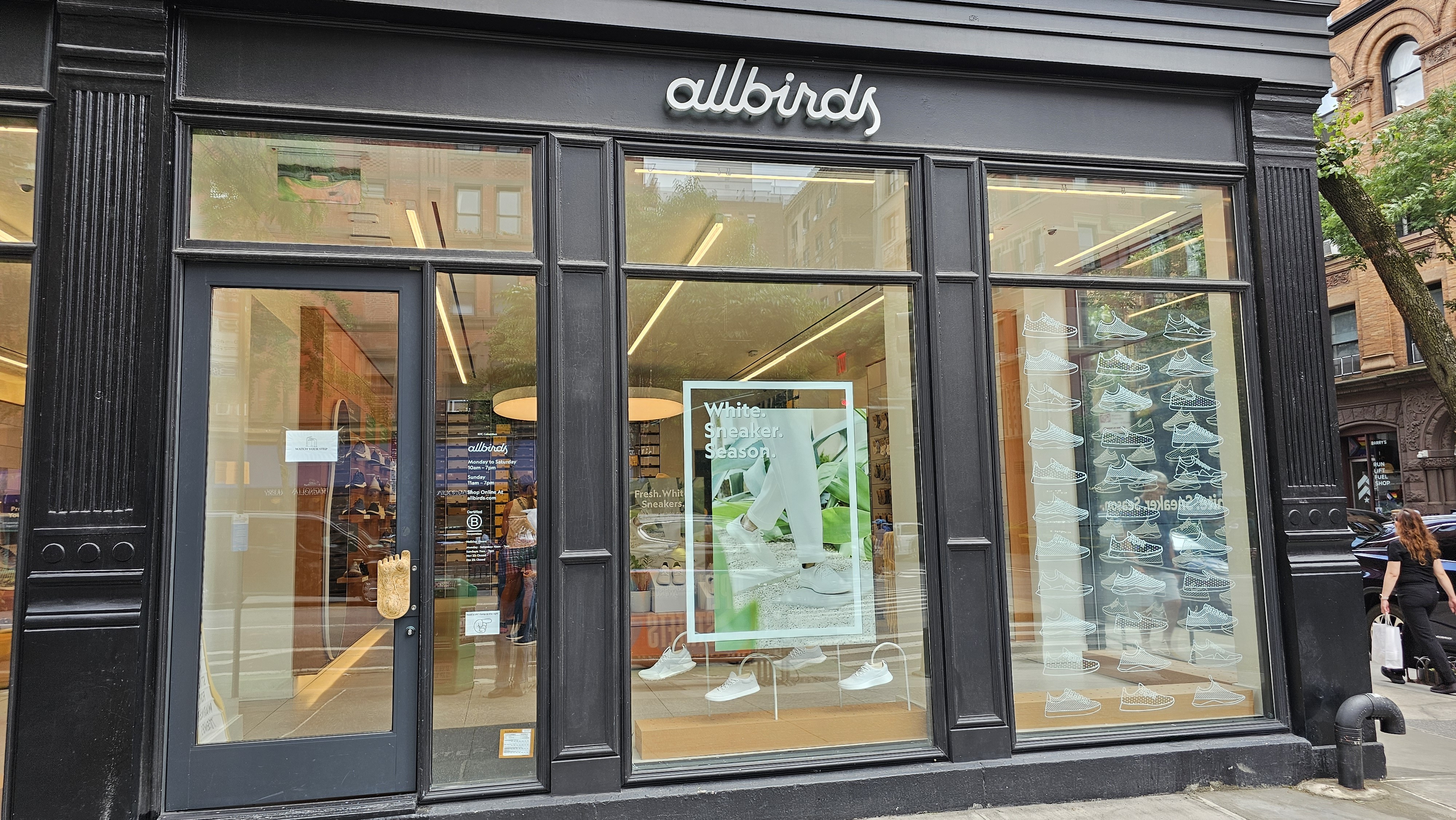 La empresa de zapatillas que valía 4.000 millones de dólares vendió todo por 39 millones y se convirtió en una empresa de IA