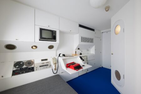 Nakagin Capsule Tower: la utopía japonesa de vivir en cápsulas ahora cabe dentro de un museo