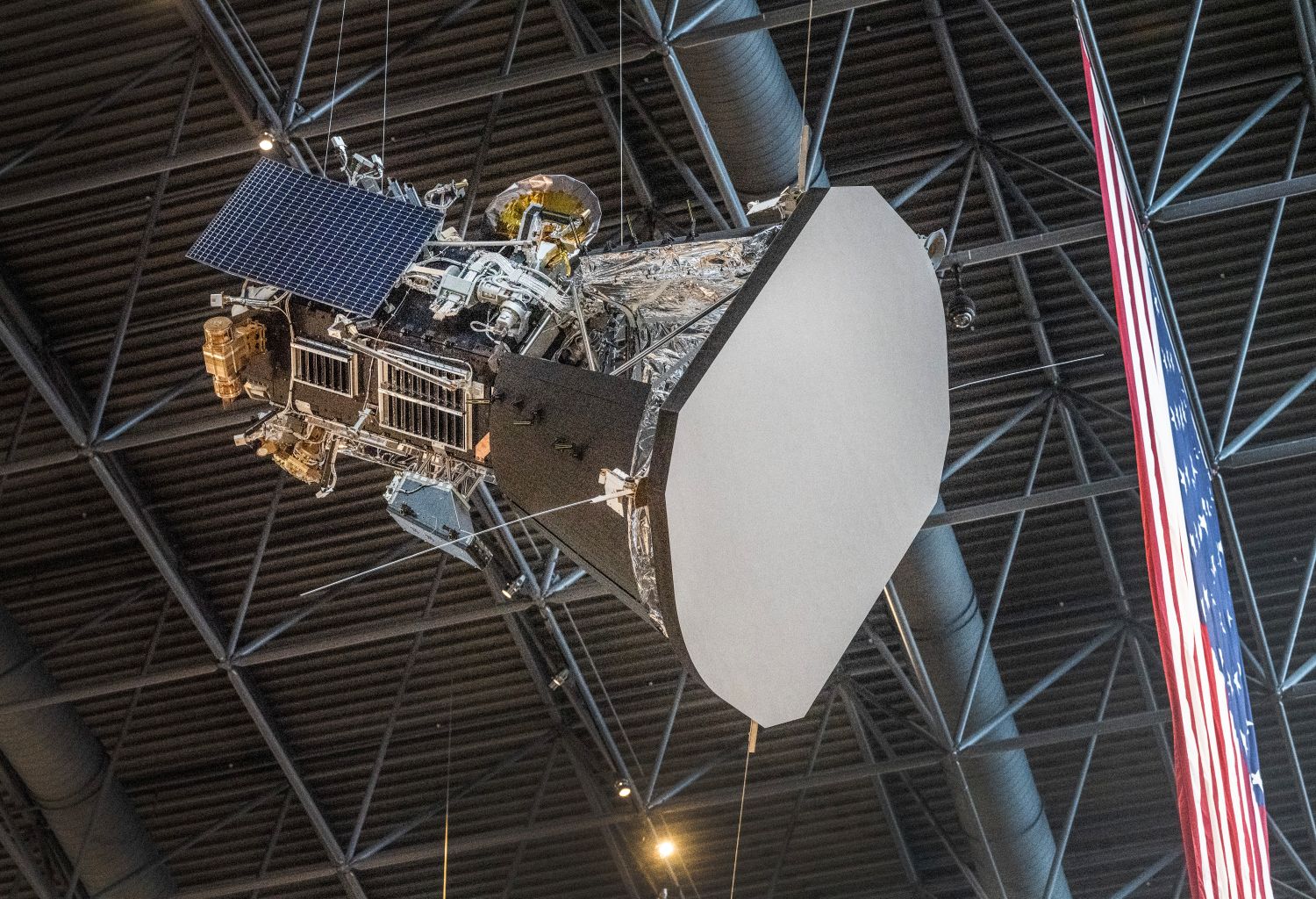 El doble del telescopio Webb que nunca fue al espacio ahora se exhibe en un museo