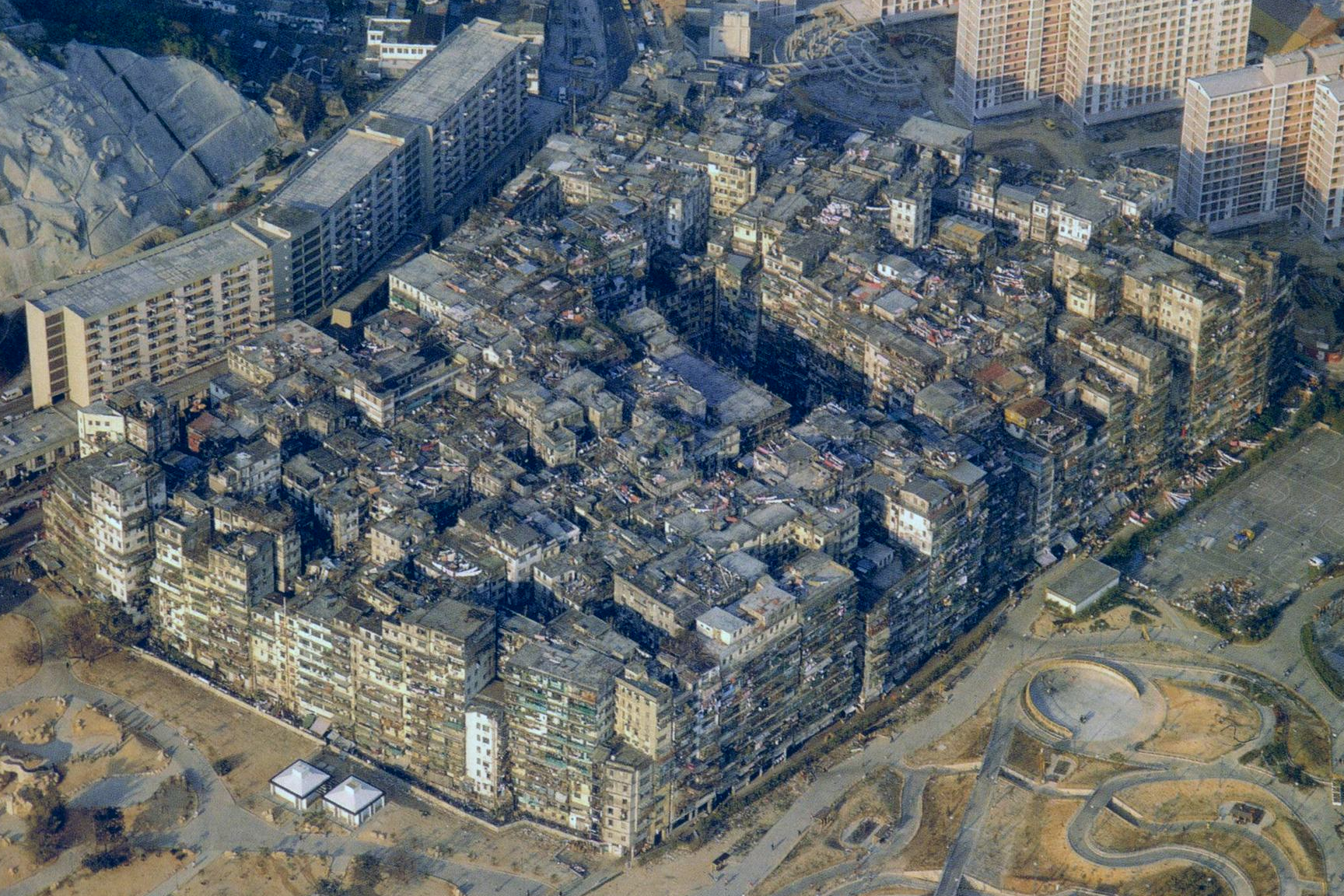 Vista aérea de la Ciudad Amurallada de Kowloon, 1989