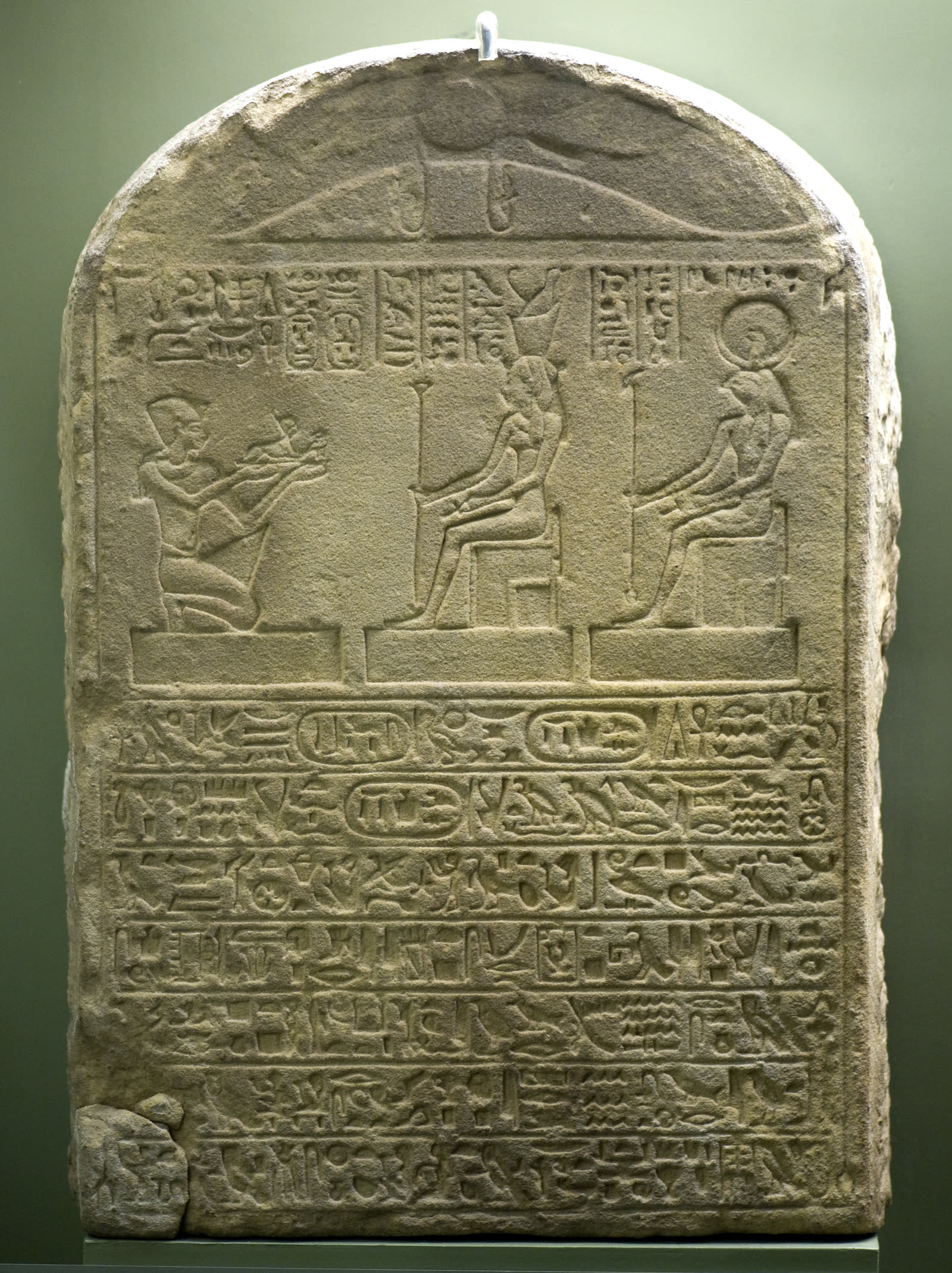 Una losa egipcia muestra a Tiberio como faraon y recuerda que Roma tambien sabia disfrazarse