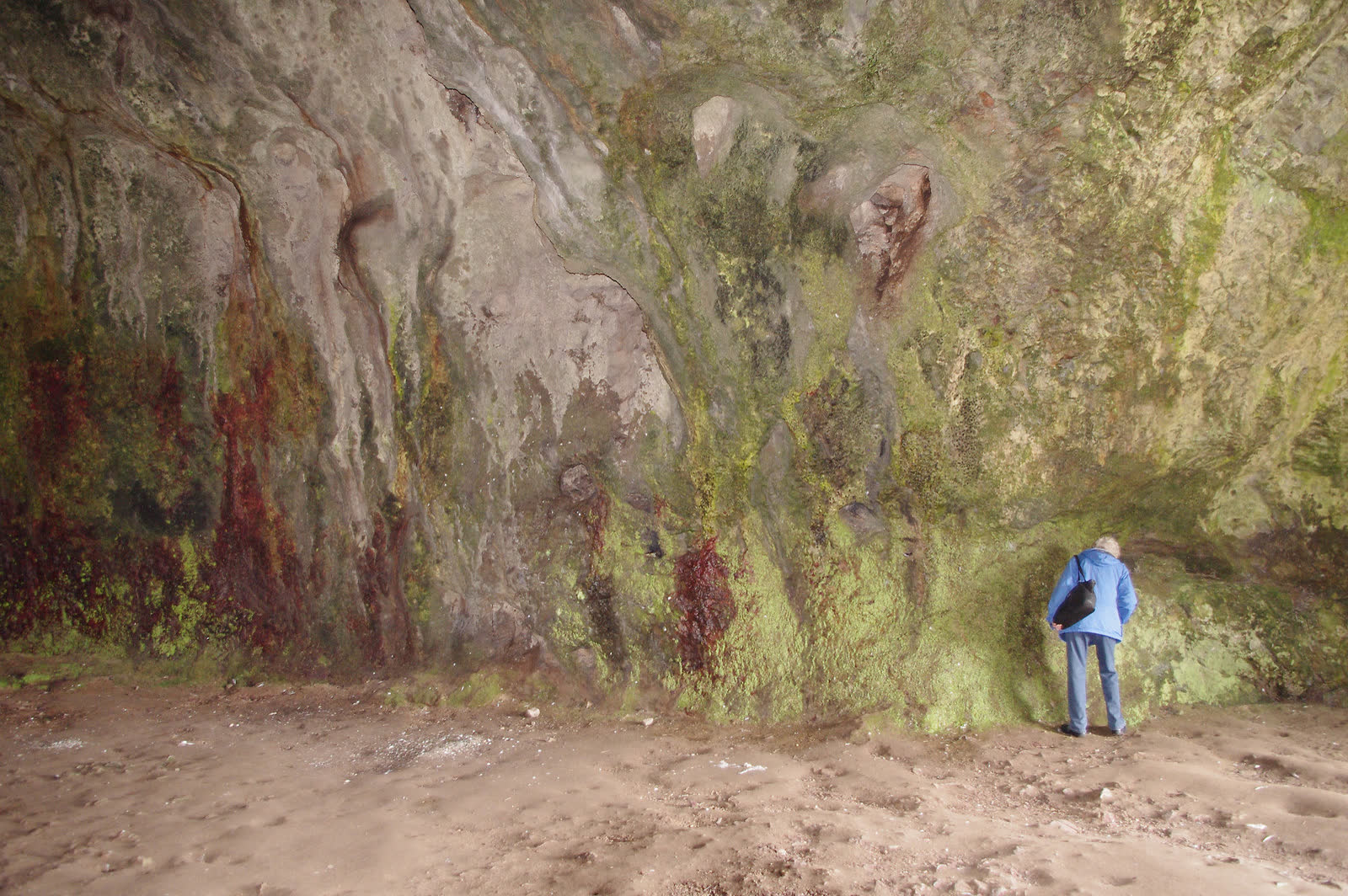 Un castillo medieval gales escondia una capsula de 120.000 anos bajo sus pies
